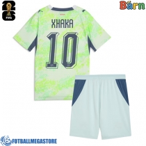 Fotballdrakt Barn Sveits Granit Xhaka #10 Bortedraktsett VM 2026 Kortermet (+ Korte bukser)